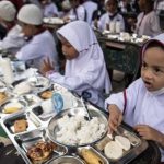 Prabowo Duga Siswa Keracunan MBG karena Tak Pakai Sendok